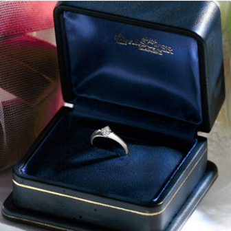 白く上品な輝きが魅力的、ロイヤルアッシャーダイヤモンド【婚約指輪・結婚指輪のJK Planet】
