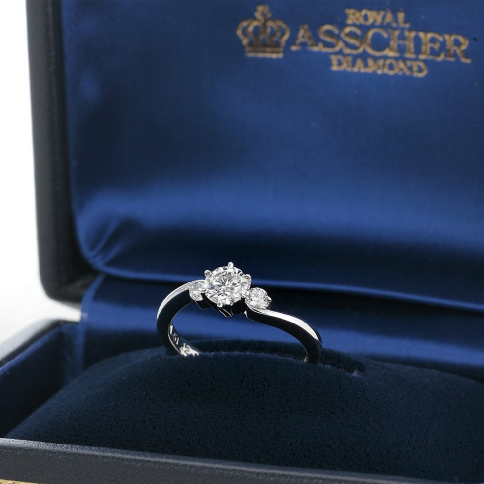 ケース入り婚約指輪画像② - ロイヤルアッシャーダイヤモンド　ERA680