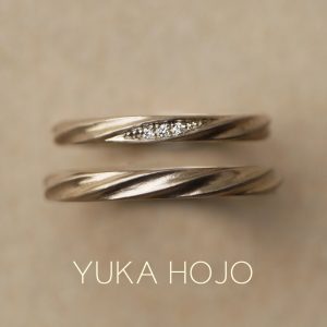 YUKA HOJO – Capri / カプリ エンゲージリング(イエローゴールド)