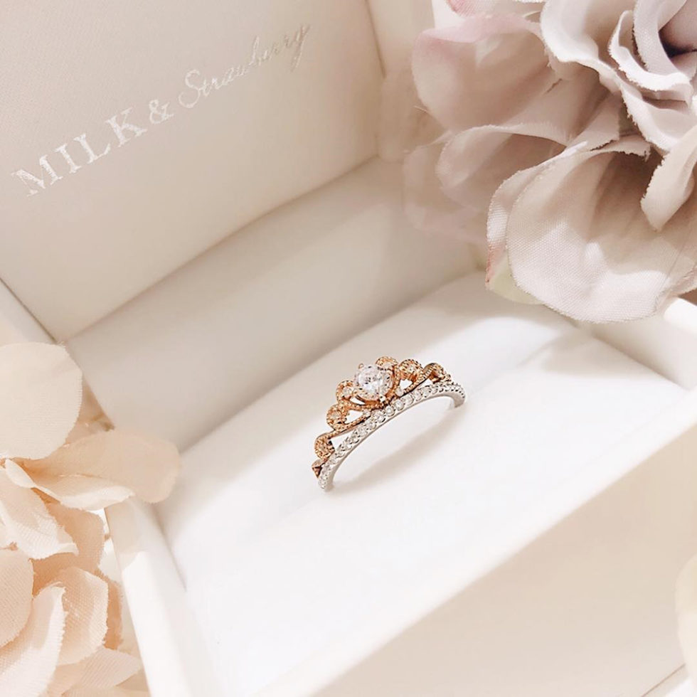 ケース入り婚約指輪画像　MILK & Strawberry - SARAH[サラ]
