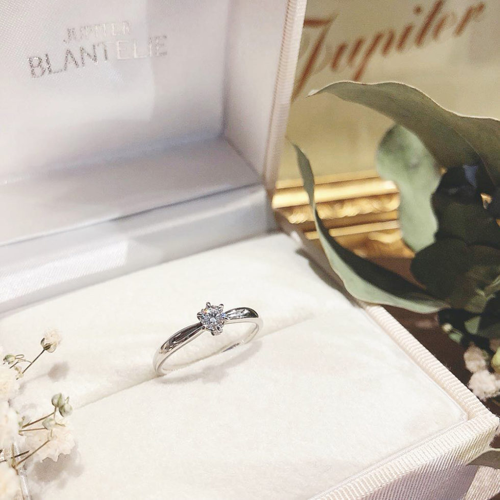 ケース入り婚約指輪画像 - JUPITER BLANTELIE(ジュピターブラントリエ) reine blanche [レーヌブランシュ]　白い王妃　