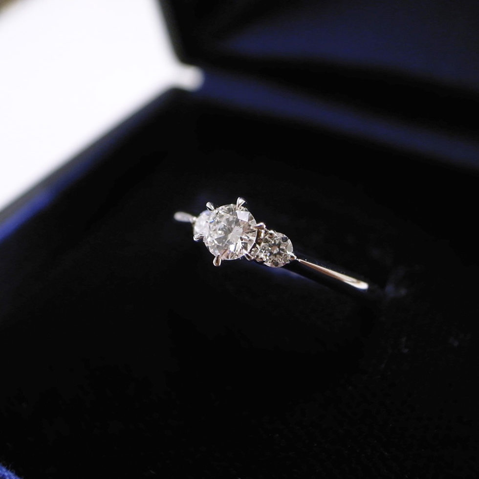 ケース入り婚約指輪画像 - ロイヤルアッシャーダイヤモンド　ERA693