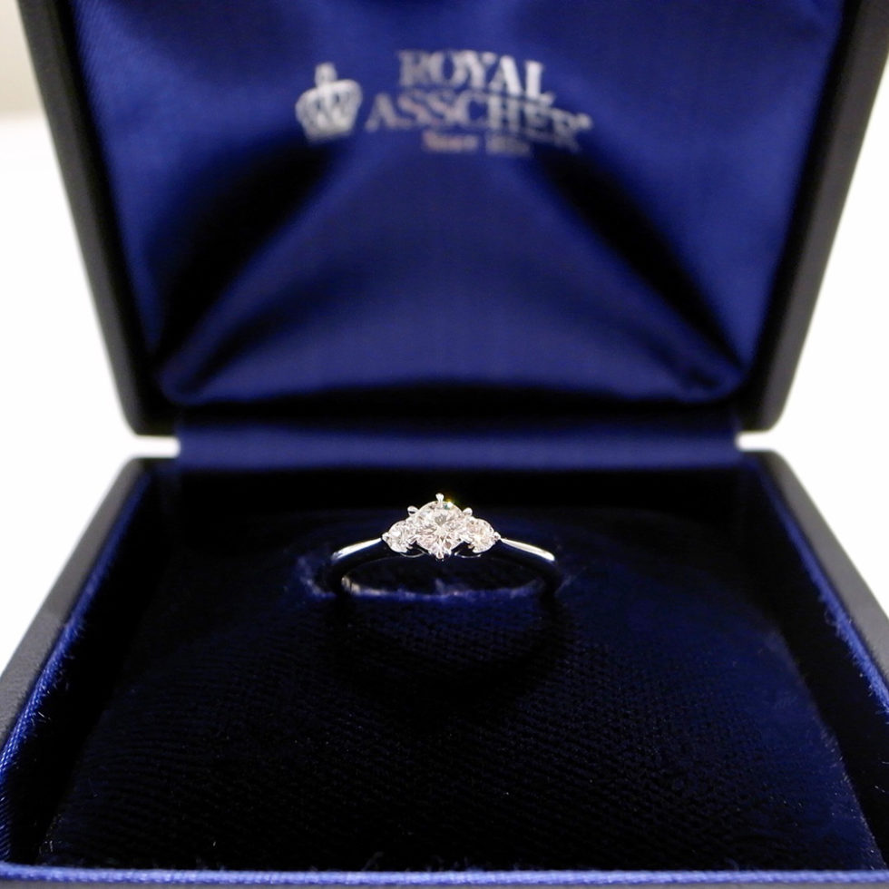 ケース入り婚約指輪画像② - ロイヤルアッシャーダイヤモンド　ERA693
