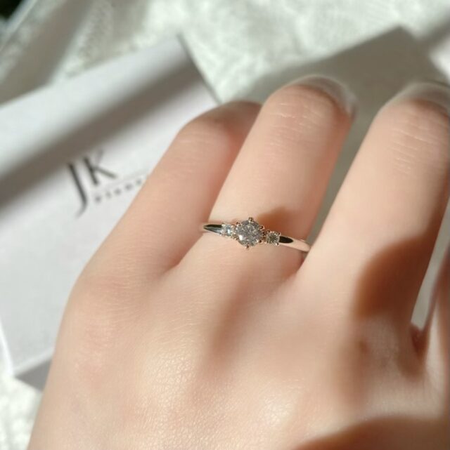 着用写真 JKPLANET LIMITED EDITION 婚約指輪(クロちゃん告白の指輪・プロポーズリング・エンゲージリング) JKPL-2E