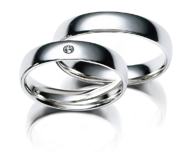内側が滑らかな結婚指輪